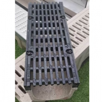 F900 Heavy Duty Drainage Channel With Ductile Cast Iron Gratings