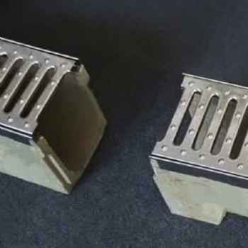 Light Duty A15 Stamped Galvanized Steel Grating With Polymer Concrete Trench Channels
